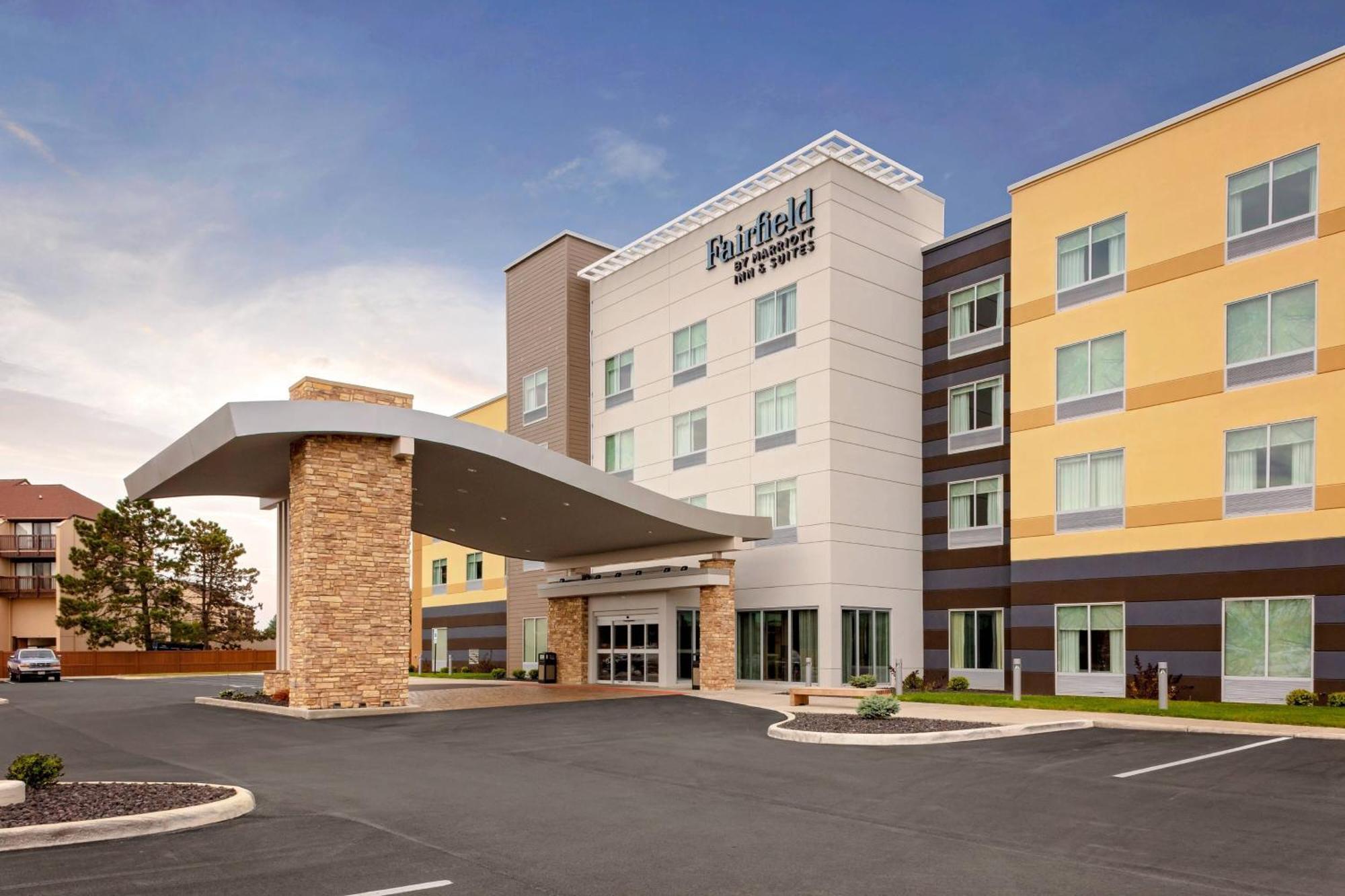 Fairfield By Marriott Port Clinton Waterfront Hotel Exterior photo